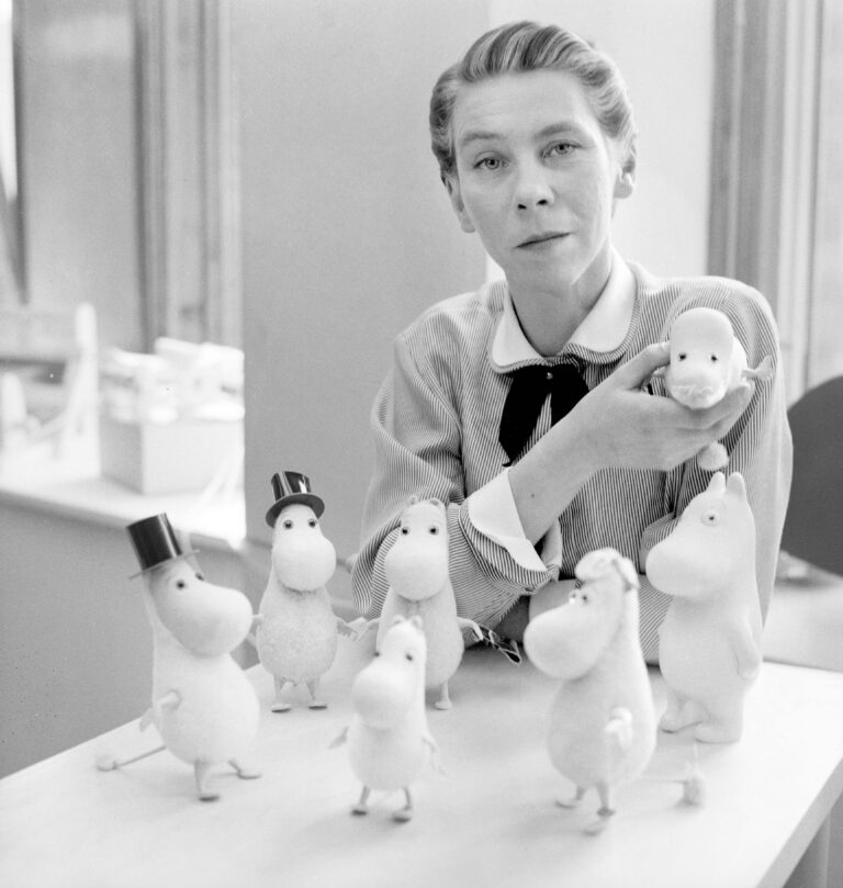 Tove Jansson together with Atelier Fauni Moomin dolls, 1956.